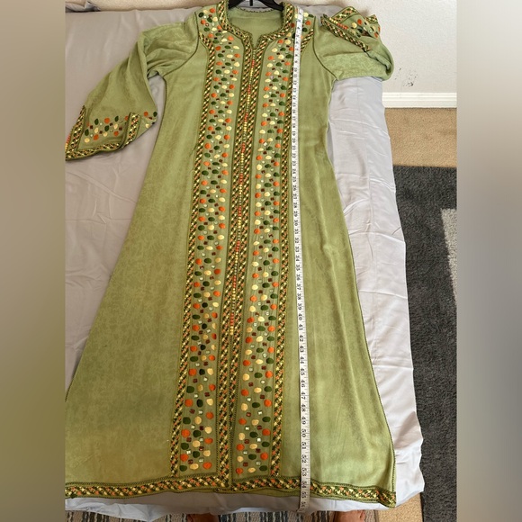 Vintage Moroccan Green Kaftan with Orange Embroideries. Size 16 - Picture 12 of 12
